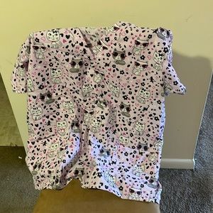 Bannock court cat scrub top